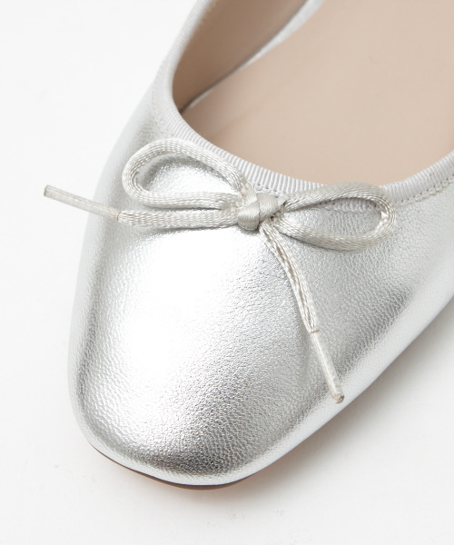 Au BANNISTER（オゥバニスター）の「【WEB別注】スクエアトゥバレエパンプス（パンプス・レディース・ブラック/ホワイト/シャンパン/シルバー・35/36/37/38/39）」の8枚目の写真