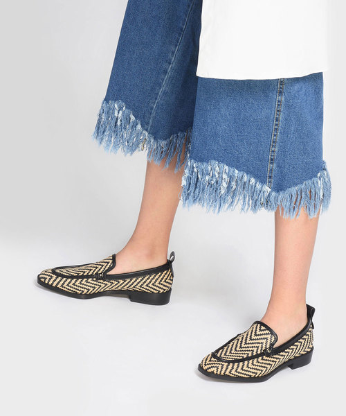 CHARLES & KEITH（チャールズ & キース）の「アーモンドトゥローファー / ALMOND TOE LOAFERS（ローファー・レディース・ベージュ/ピンク・23cm/23.5cm/24.5cm/25cm）」の3枚目の写真
