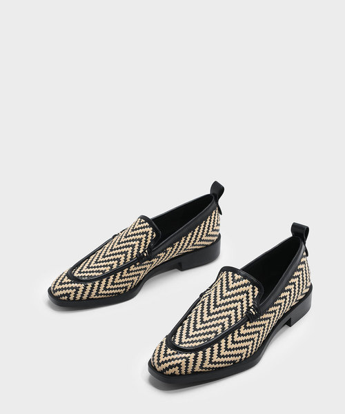 CHARLES & KEITH（チャールズ & キース）の「アーモンドトゥローファー / ALMOND TOE LOAFERS（ローファー・レディース・ベージュ/ピンク・23cm/23.5cm/24.5cm/25cm）」の4枚目の写真