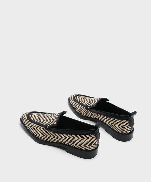 CHARLES & KEITH（チャールズ & キース）の「アーモンドトゥローファー / ALMOND TOE LOAFERS（ローファー・レディース・ベージュ/ピンク・23cm/23.5cm/24.5cm/25cm）」の5枚目の写真