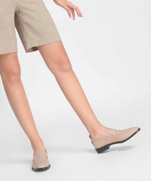 CHARLES & KEITH（チャールズ & キース）の「アーモンドトゥローファー / ALMOND TOE LOAFERS（ローファー・レディース・ベージュ/ピンク・23cm/23.5cm/24.5cm/25cm）」の9枚目の写真