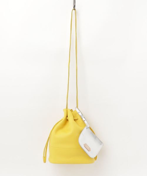 Beau're（ヴュレ）の「【Beau're】ヴュレ 本革ポーチ付き巾着バッグ（ショルダーバッグ・レディース・ブラック/イエロー/ブルー/グレー・FREE）」の4枚目の写真