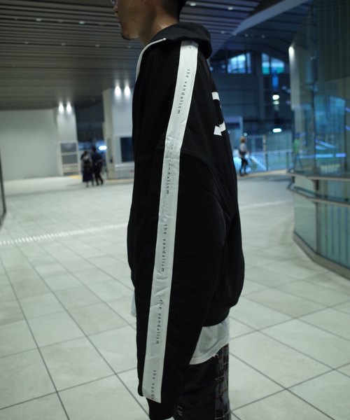 AFYF(エーエフワイエフ)の「【ビッグシルエット】AFYF 2018 POLY OVERSIZE TRACK JKT(その他アウター・メンズ・ホワイト/ブラック・FREE)」の5枚目の写真