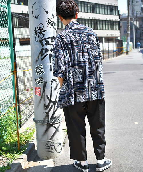 kutir（クティール）の「【ウルトラルーズシルエット】バンダナ柄シャツ（シャツ/ブラウス・メンズ・ホワイト系その他/ブラック系その他/ベージュ系その他・M/L）」の9枚目の写真