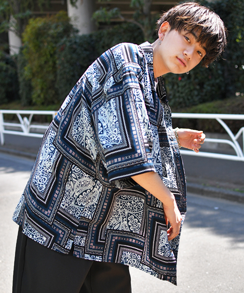 kutir（クティール）の「【ウルトラルーズシルエット】バンダナ柄シャツ（シャツ/ブラウス・メンズ・ホワイト系その他/ブラック系その他/ベージュ系その他・M/L）」の5枚目の写真