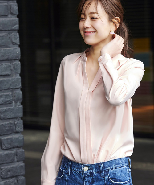 RUIRUE BOUTIQUE(ルイルエブティック)の「洗える | キーネックタックシャツ長袖ブラウス | 長袖 キーネック トップス 体型カバー オフィスカジュアル 通勤服 華やか シャツ(シャツ/ブラウス・レディース・ブラック/オフホワイト/ピンク/グレイッシュベージュ/ライトカーキ・LL/3L/4L/5L/S/M/L)」の22枚目の写真