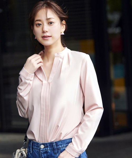 RUIRUE BOUTIQUE(ルイルエブティック)の「洗える | キーネックタックシャツ長袖ブラウス | 長袖 キーネック トップス 体型カバー オフィスカジュアル 通勤服 華やか シャツ(シャツ/ブラウス・レディース・ブラック/オフホワイト/ピンク/グレイッシュベージュ/ライトカーキ・LL/3L/4L/5L/S/M/L)」の17枚目の写真
