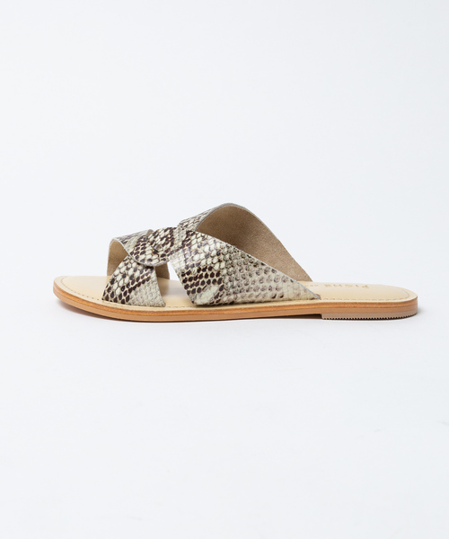 PICHE ABAHOUSE(ピシェ アバハウス)の「アシンメトリークロスサンダル(サンダル・レディース・ブラック/イエロー/その他/シャンパン・S/M/L)」の8枚目の写真