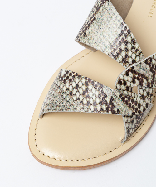 PICHE ABAHOUSE(ピシェ アバハウス)の「アシンメトリークロスサンダル(サンダル・レディース・ブラック/イエロー/その他/シャンパン・S/M/L)」の10枚目の写真