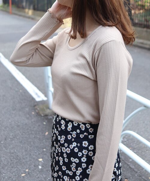 flower（フラワー）の「ディープネックトップ（Tシャツ/カットソー・レディース・ホワイト/グレー/ベージュ/アイボリー/ブラック・FREE）」の18枚目の写真