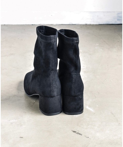 Aunt Marie's（アントマリーズ）の「AUNT MARIE’S フェイクスエードショートブーツ（ブーツ・レディース・ブラック・MEDIUM/LARGE）」の3枚目の写真