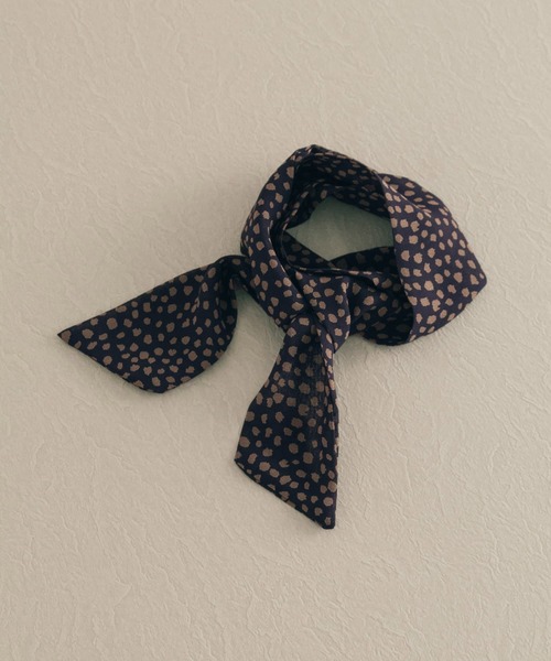 SMELLY（スメリー）の「プリントロングスカーフ∴（バンダナ/スカーフ・レディース・ブラック/ベージュ/ネイビー/グレー/ピンク/アイボリー/ライトブラウン・-）」の6枚目の写真