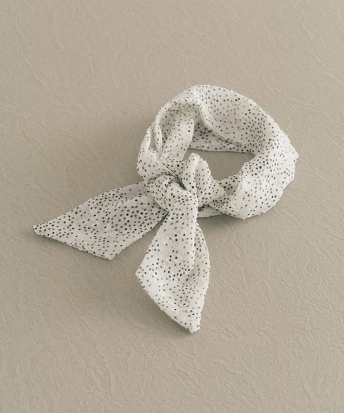 SMELLY（スメリー）の「プリントロングスカーフ∴（バンダナ/スカーフ・レディース・ブラック/ベージュ/ネイビー/グレー/ピンク/アイボリー/ライトブラウン・-）」の2枚目の写真