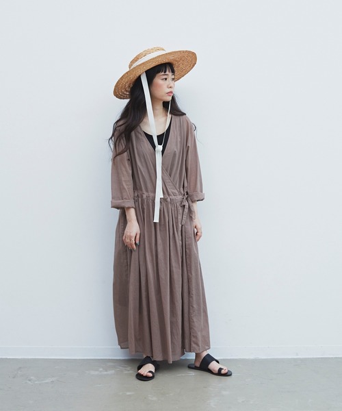 Libra Cue(リブラ キュー)の「Libra カシュクールシアーロングワンピース(ワンピース・レディース・ホワイト/モカ/ネイビー・FREE)」の4枚目の写真