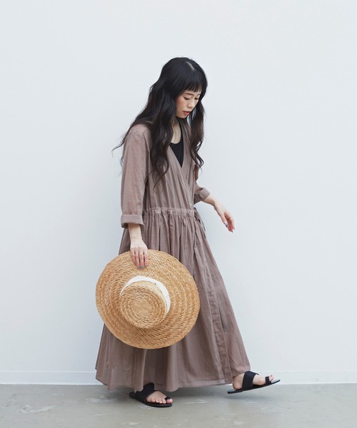 Libra Cue(リブラ キュー)の「Libra カシュクールシアーロングワンピース(ワンピース・レディース・ホワイト/モカ/ネイビー・FREE)」の5枚目の写真