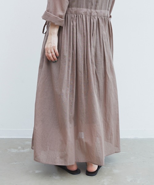 Libra Cue(リブラ キュー)の「Libra カシュクールシアーロングワンピース(ワンピース・レディース・ホワイト/モカ/ネイビー・FREE)」の6枚目の写真