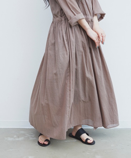 Libra Cue(リブラ キュー)の「Libra カシュクールシアーロングワンピース(ワンピース・レディース・ホワイト/モカ/ネイビー・FREE)」の20枚目の写真