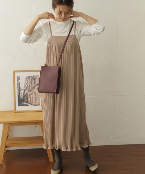 URBAN RESEARCH DOORS（アーバンリサーチドアーズ）の「プリーツキャミワンピース（ワンピース・レディース・ブラック/ベージュ・ONE）」の21枚目の写真