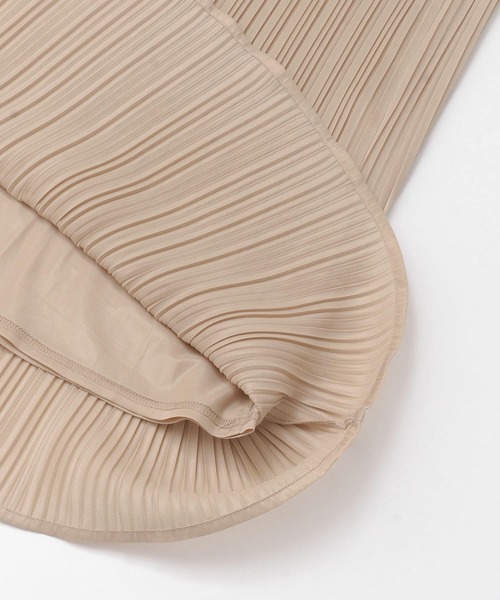 URBAN RESEARCH DOORS（アーバンリサーチドアーズ）の「プリーツキャミワンピース（ワンピース・レディース・ブラック/ベージュ・ONE）」の16枚目の写真