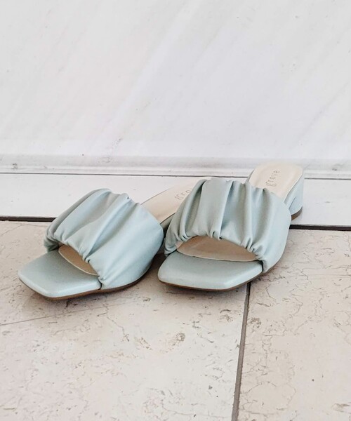 grove（グローブ）の「◆【WEB限定カラーあり】ふんわりギャザーミュール40（サンダル・レディース・ブラック/サックスブルー/アイボリー/イエロー系その他/ライトベージュ/ブラウン系8/グリーン系5/パープル系1・35/45/25）」の6枚目の写真