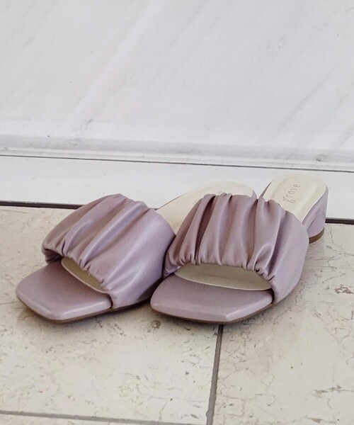 grove（グローブ）の「◆【WEB限定カラーあり】ふんわりギャザーミュール40（サンダル・レディース・ブラック/サックスブルー/アイボリー/イエロー系その他/ライトベージュ/ブラウン系8/グリーン系5/パープル系1・35/45/25）」の8枚目の写真