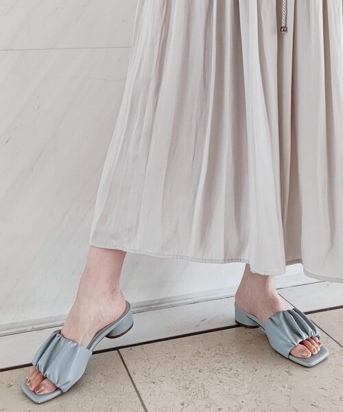 grove（グローブ）の「◆【WEB限定カラーあり】ふんわりギャザーミュール40（サンダル・レディース・ブラック/サックスブルー/アイボリー/イエロー系その他/ライトベージュ/ブラウン系8/グリーン系5/パープル系1・35/45/25）」の16枚目の写真