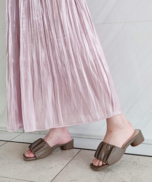 grove（グローブ）の「◆【WEB限定カラーあり】ふんわりギャザーミュール40（サンダル・レディース・ブラック/サックスブルー/アイボリー/イエロー系その他/ライトベージュ/ブラウン系8/グリーン系5/パープル系1・35/45/25）」の18枚目の写真