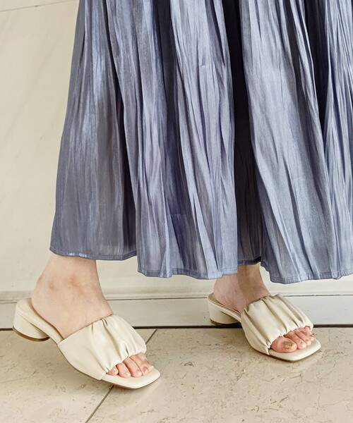 grove（グローブ）の「◆【WEB限定カラーあり】ふんわりギャザーミュール40（サンダル・レディース・ブラック/サックスブルー/アイボリー/イエロー系その他/ライトベージュ/ブラウン系8/グリーン系5/パープル系1・35/45/25）」の21枚目の写真