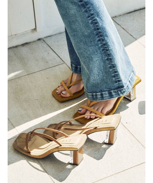 EVRIS（エヴリス）の「トングクリアヒールサンダル（サンダル・レディース・ブラック/ブラウン/イエロー・LARGE/SMALL/MEDIUM）」の6枚目の写真