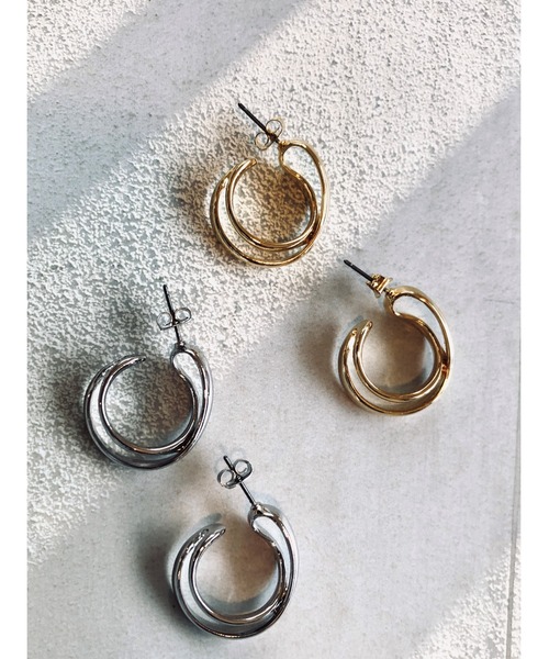 ulu（ウル）の「curl line pierce（ピアス（両耳用）・レディース・シルバー/ゴールド・ONE SIZE）」の7枚目の写真