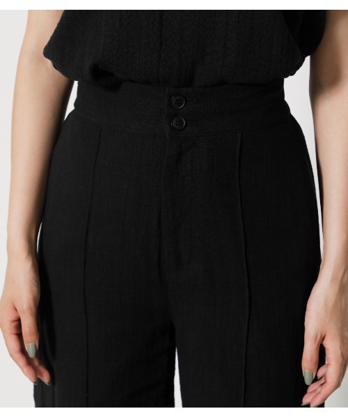 AZUL by moussy（アズールバイマウジー）の「RELAX WIDE PANTS（その他パンツ・レディース・サックスブルー/ブラック/ライトベージュ・SMALL/MEDIUM）」の17枚目の写真