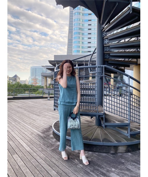 AZUL by moussy（アズールバイマウジー）の「RELAX WIDE PANTS（その他パンツ・レディース・サックスブルー/ブラック/ライトベージュ・SMALL/MEDIUM）」の6枚目の写真