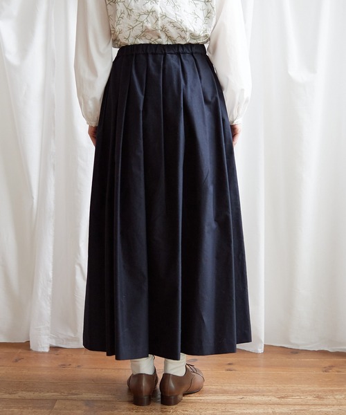 Lene（レネ）の「ミクロモールスキン　タックスカート（スカート・レディース・ネイビー/アイボリー・FREE）」の11枚目の写真