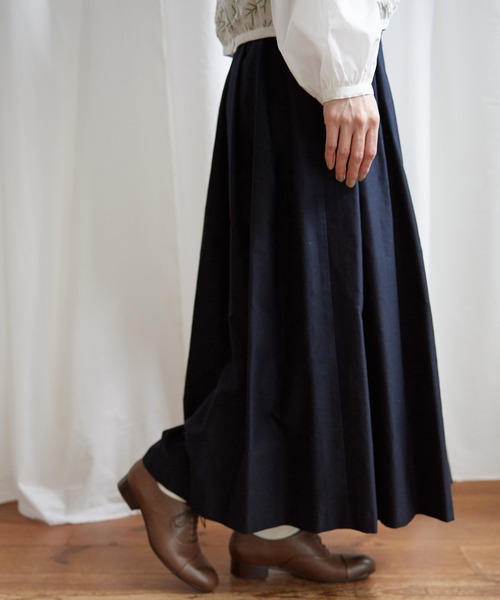 Lene（レネ）の「ミクロモールスキン　タックスカート（スカート・レディース・ネイビー/アイボリー・FREE）」の9枚目の写真