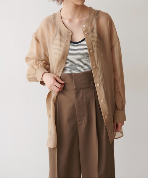 FREE'S MART（フリーズマート）の「◆シースルーバンドカラーシャツ（シャツ/ブラウス・レディース・ホワイト/ベージュ/グリーン・FREE）」の2枚目の写真