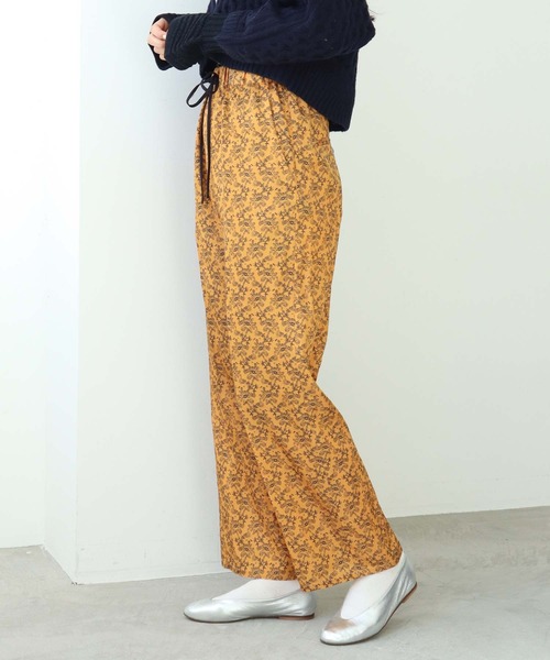 nitca（ニトカ）の「キカバナプリント　イージーパンツ（その他パンツ・レディース・ホワイト/オレンジ・FREE）」の3枚目の写真