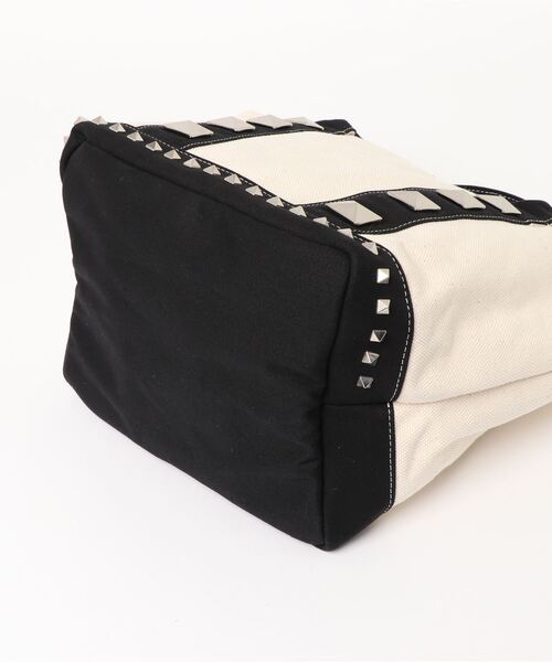 DIAVEL（ディアベル）の「スクエアスタッズキャンバストートバッグ【Mサイズ】WHITE（トートバッグ・レディース・ホワイト・MEDIUM）」の2枚目の写真