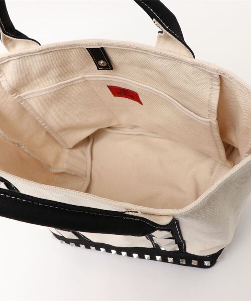 DIAVEL（ディアベル）の「スクエアスタッズキャンバストートバッグ【Mサイズ】WHITE（トートバッグ・レディース・ホワイト・MEDIUM）」の3枚目の写真