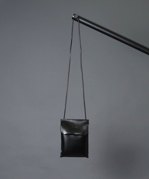 YAHKI(ヤーキ)の「【 YAHKI / ヤーキ 】 W FACE LEATHER SHOULDER BAG / ダブルフェイス レザー ショルダーバッグ(ショルダーバッグ・レディース・ブラック/ブルー/ライトベージュ・FREE)」の4枚目の写真