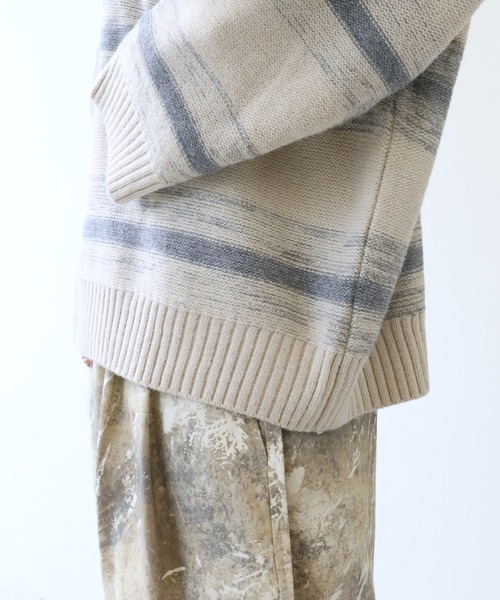 minsobi（ミンソビ）の「オーバーサイズボーダーニット（ニット/セーター・メンズ・ベージュ・FREE）」の7枚目の写真