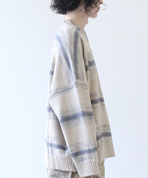 minsobi（ミンソビ）の「オーバーサイズボーダーニット（ニット/セーター・メンズ・ベージュ・FREE）」の4枚目の写真