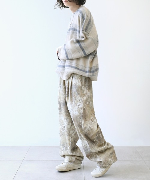 minsobi（ミンソビ）の「オーバーサイズボーダーニット（ニット/セーター・メンズ・ベージュ・FREE）」の6枚目の写真