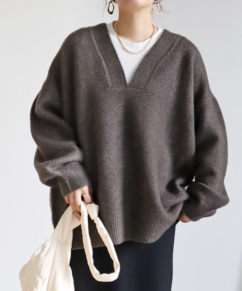 reca（レカ）の「ディープVネックニットプルオーバー（ニット/セーター・レディース・ベージュ/オートミール/チャコール・M）」の2枚目の写真