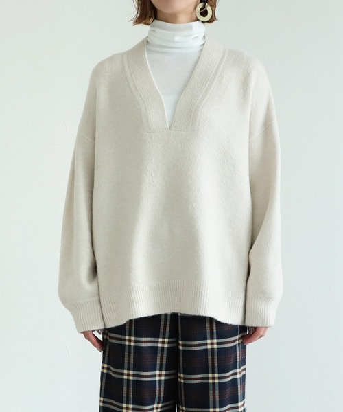 reca（レカ）の「ディープVネックニットプルオーバー（ニット/セーター・レディース・ベージュ/オートミール/チャコール・M）」の4枚目の写真