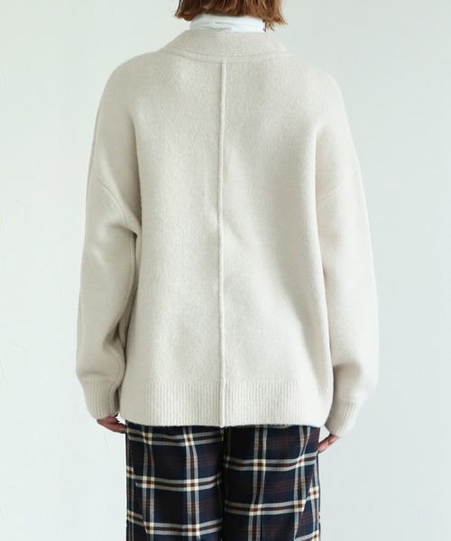 reca（レカ）の「ディープVネックニットプルオーバー（ニット/セーター・レディース・ベージュ/オートミール/チャコール・M）」の6枚目の写真