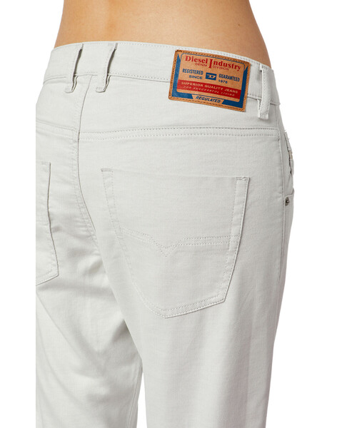 DIESEL（ディーゼル）の「DIESEL SS22 レディース デニム ボーイフレンド ジョグジーンズ（デニムパンツ・レディース・ホワイト・23inch/29inch/27inch/25inch/31inch）」の4枚目の写真
