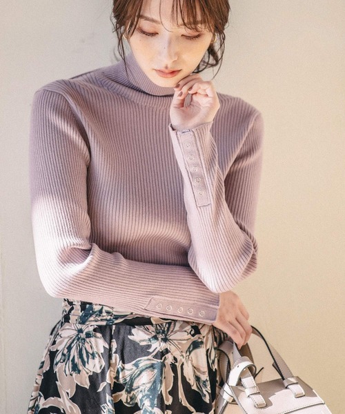 Andemiu（アンデミュウ）の「ソデボタンリブタートル264103（ニット/セーター・レディース・ラベンダー/アイボリー/ブラック/ブルー/イエロー・FREE）」の4枚目の写真