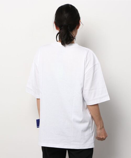 SlashDate（スラッシュデイト）の「SHIBAHOLIC EMB COLLEGE TEE /柴犬カレッジロゴワッペンTシャツ/ビッグシルエット（Tシャツ/カットソー・レディース・ホワイト/ブラック/イエロー/グリーン・S/M/L）」の10枚目の写真