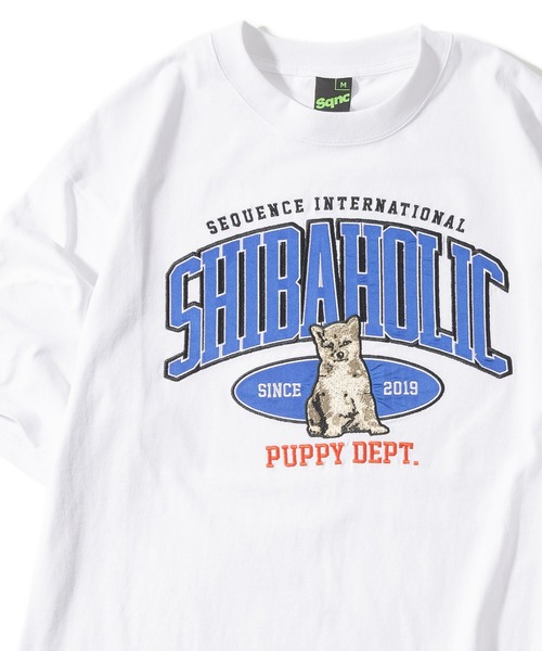 SlashDate（スラッシュデイト）の「SHIBAHOLIC EMB COLLEGE TEE /柴犬カレッジロゴワッペンTシャツ/ビッグシルエット（Tシャツ/カットソー・レディース・ホワイト/ブラック/イエロー/グリーン・S/M/L）」の2枚目の写真