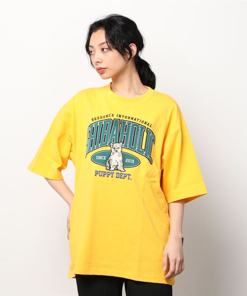 SlashDate（スラッシュデイト）の「SHIBAHOLIC EMB COLLEGE TEE /柴犬カレッジロゴワッペンTシャツ/ビッグシルエット（Tシャツ/カットソー・レディース・ホワイト/ブラック/イエロー/グリーン・S/M/L）」の8枚目の写真